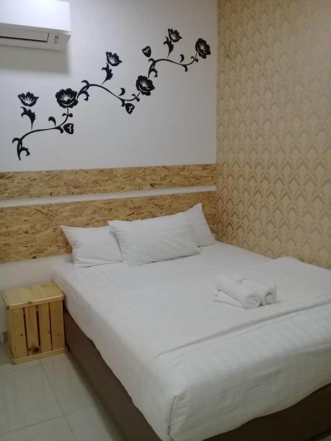 Zamburger Hotel *